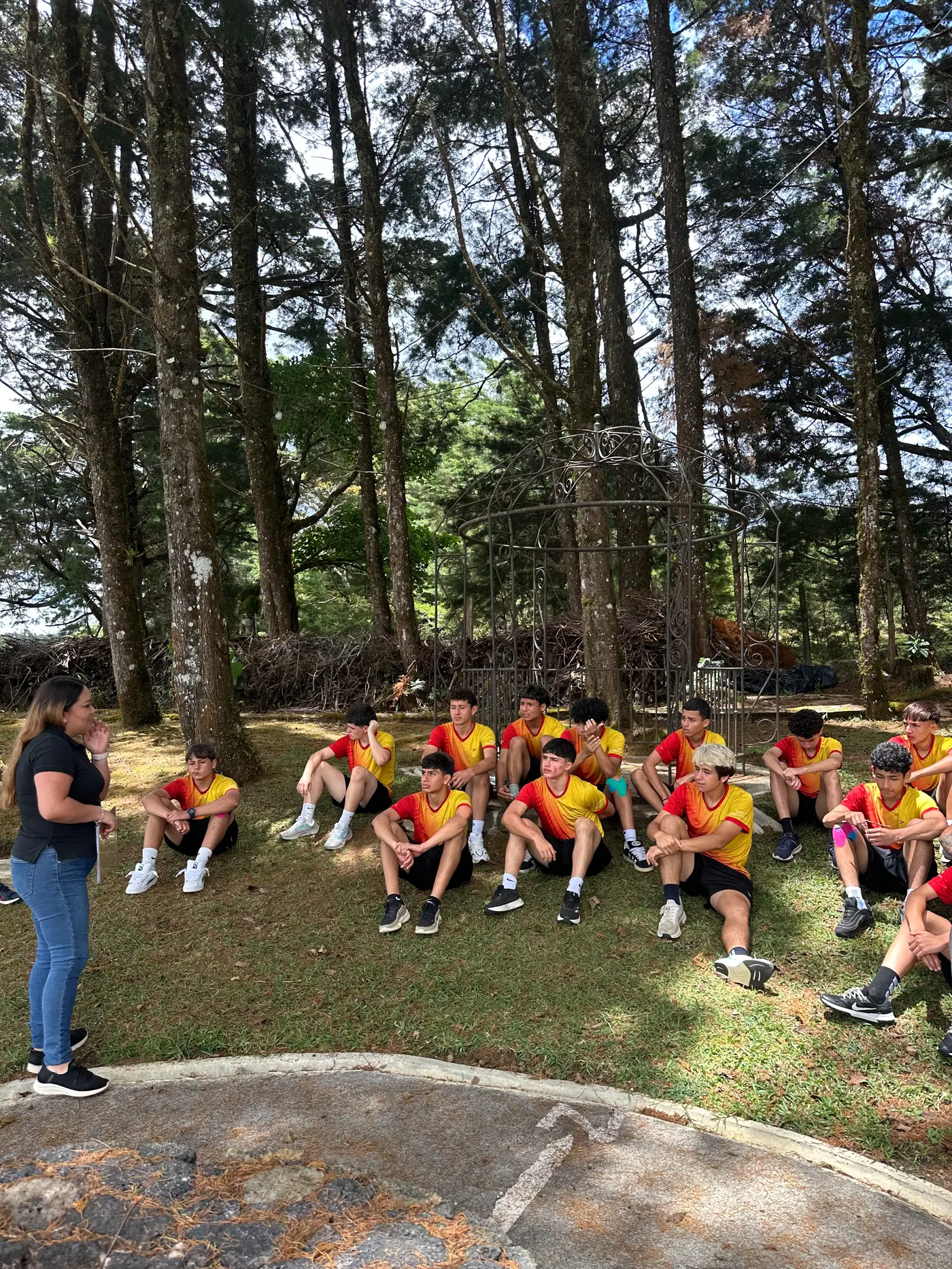 Charla técnica en el bosque de Montaña de Piedra